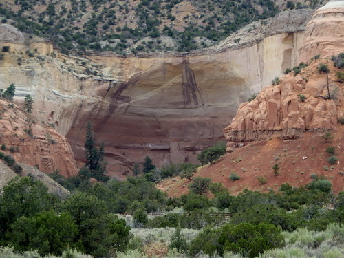 GDMBR: These pictures of Echo Amphitheater are directly in front of the curved wall.